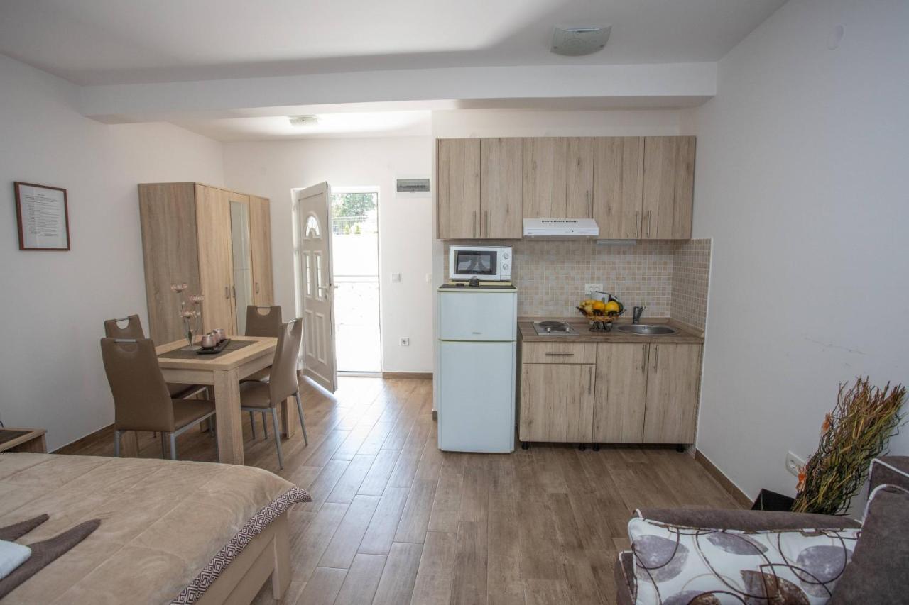 Apartments Gvozdenovic ヘルツェグ・ノヴィ エクステリア 写真